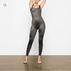 SKIMS ALL-IN-ONE SHINE SQUARE NECK TANK ONESIE